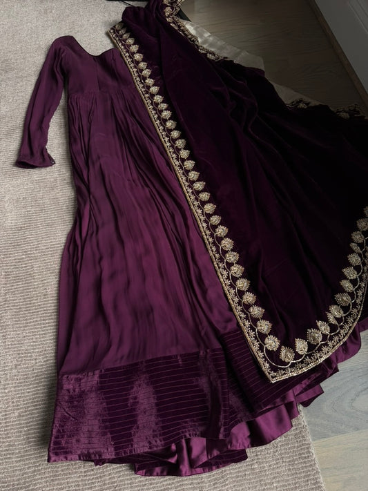 Mila Plum Pishwas & Shawl